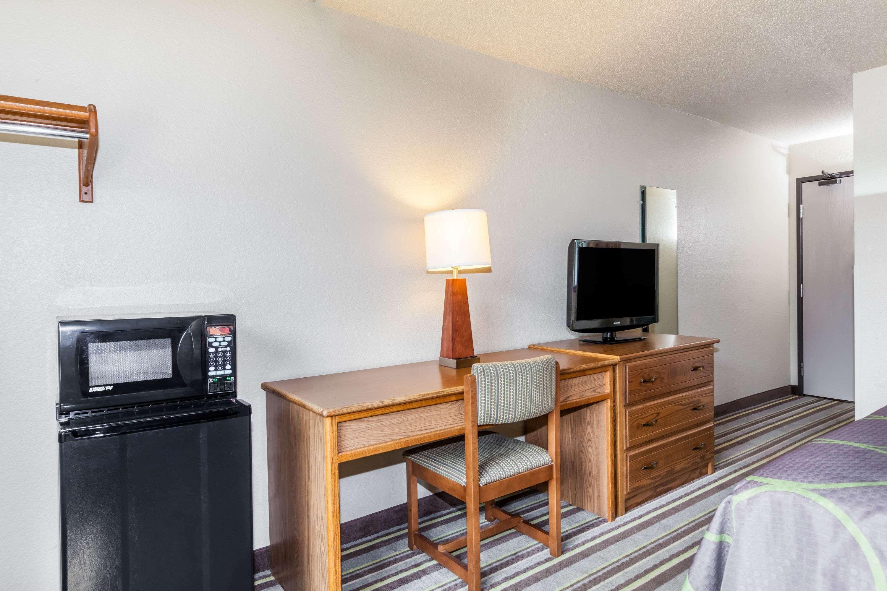 Super 8 By Wyndham Dunbar/Charleston Area Ξενοδοχείο Εξωτερικό φωτογραφία